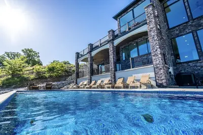 Image de Main Channel views, private pool, hot tub, man cave, and game room! Sleeps 30!