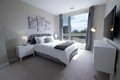 Image de Stunning Apt W\/ Parking and Gym | Downtown at Yale