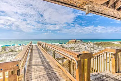 Image de Canalfront Condo w/ Pool - Walk to Destin Beach!