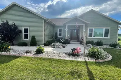 Image de Country living with a hot tub, pool, & family-friendly!
