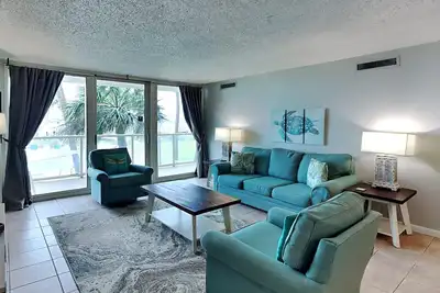 Image de 1bd/1ba Condo on Bay + Beach Across | Pet-Friendly with Resort Amenities