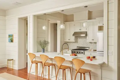 Image de Experience this fresh newly renovated home in Wilson Village