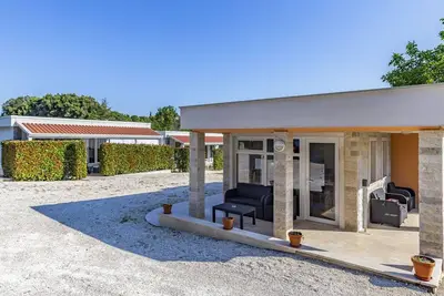 Image de Bel appartement dans une maison de vacances avec Wifi, climatisation, piscine, Tv, terrasse, parking