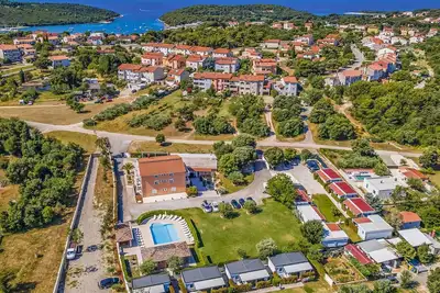 Image de Appartement dans une maison de vacances avec climatisation, Wifi, piscine, Tv, terrasse, parking