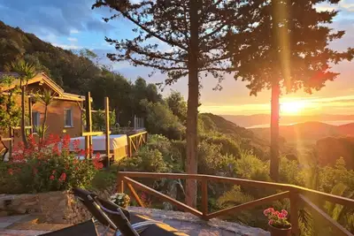 Image de Merveilleuse maison de vacances privée avec bain à remous, climatisation, Wifi, Tv, patio, parking