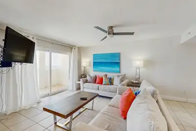 Image de Oceanfront Condo w/ Shared Pool, Ocean View, WiFi, Central Ac, & Private Balcony