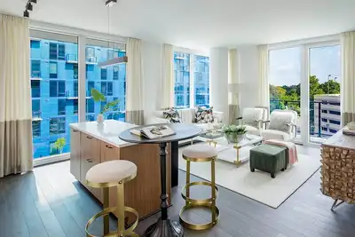 Image de Vivre dans le luxe deluxe | 2 chambres 2 salles de bain | Patio & Piscine |