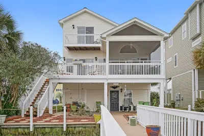 Image de 4 Bedroom Canal Home! Great Location!
