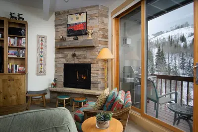 Image de Labor Day Open! Hike/Bike In/Out w/ Slope Views, Pool, Hot Tub, Gym, Tennis, Decks & W/D In Unit!