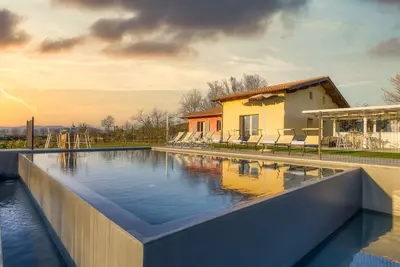 Image de Independent villa near Cortona with 3 bedrooms. Private pool, A\/C and Wi-Fi!