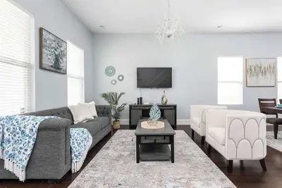 Image de Stylish Group Getaway Near Lucas Oil Stadium!
