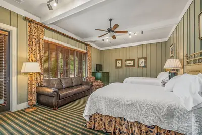 Image de Bright's Creek Double Queen with Deck and pet friendly-Near Tiec, Hendersonville