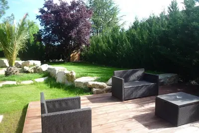 Image de grande villa avec piscine à 5 m minutes du centre ville de bergerac