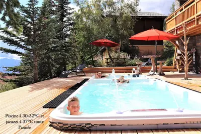 Image de Chalet 18 Personnes Piscine Jacuzzi Salle Cinema Vue Pistes Et Montagne