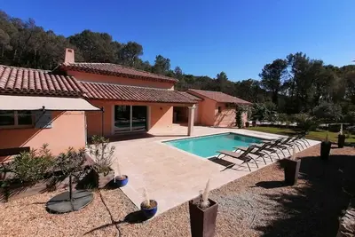 Image de Villa Luxueuse au Calme D'une Pinède