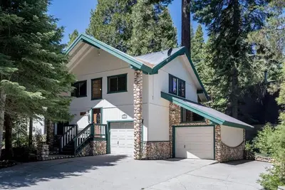 Image de Ockenden Ranch, Shaver Lake. . 3 Bed, 2 Bath, Loft/Game area. Sleeps 8(1850 sqft. )