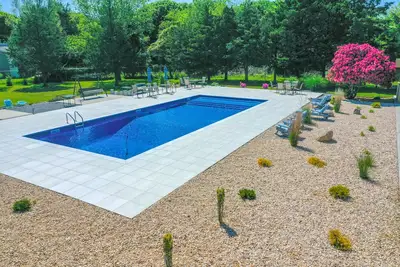 Image de 1. 5 Acre Luxury Escape - Saltwater Pool with Water Views