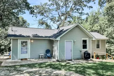 Image de Cozy Serene home off 55 Queen Bed Smart TVs Wifi Secluded Nice View With Coffee