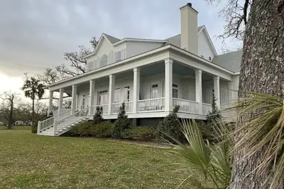 Image de “The Mississippi House of Pass Christian” Gulf Front Farmhouse with Pool