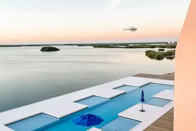 Image de Upscale WaterFront Condo with Extensive Amenities On-site and Amazing Sunsets!