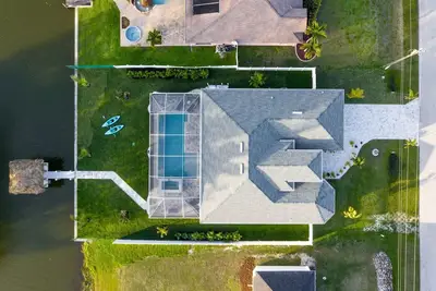 Image de Luxury new construction Villa Ocean Kiss on canal with spa, heated pool and Tiki