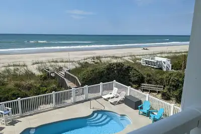 Image de The Sandlot- Oceanfront House w/ Pool & Hot Tub, Amazing views. Beach access.