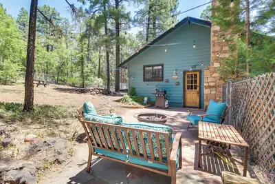 Image de 2 Mi to Rainbow Lake: Home w/ Furnished Deck!