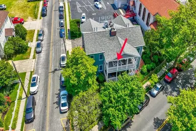 Image de Condo Close to Beach and Town with Parking