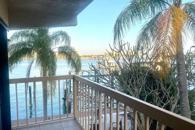 4 Br Oasis, water views every room steps to beach!
