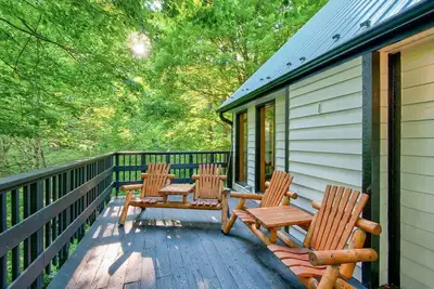 Image de Paws A While- Hot Tub, Pool Table, Firepit & More!