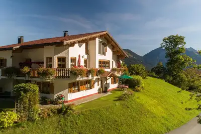 Image de Appartement spacieux avec beau jardin