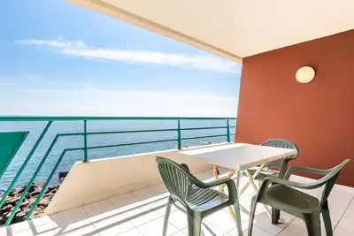 Image de 3 pièces à Sète avec terrasse face à la mer