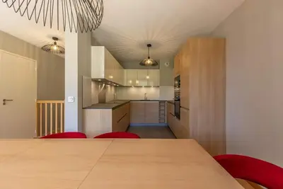 Image de 9ème étage, vue pistes de ski, remise en forme, piscine, sauna, hammam, balcon