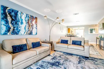 Image de Two-story townhome near the beach with WiFi, 3 balconies & Heated pool