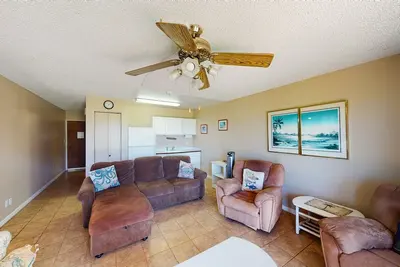 Image de Large, ground-floor condo with outdoor pool, grills, full kitchen & WiFi