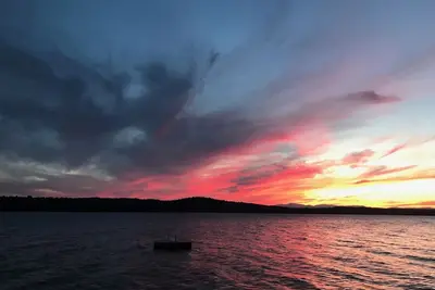 Image de Lakefront cabin with spectacular sunsets included