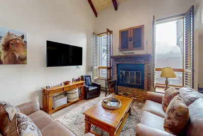 Image de Spacious Family Getaway W/ Private Balcony, Skiing Nearby & High-Speed WiFi