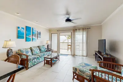 Image de Beautiful, Third-Floor, Oceanfront Condo w\/ Water Views, Shared Pool, Free WiFi