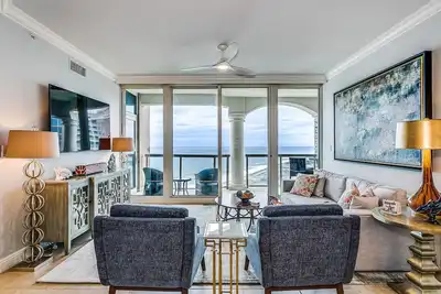Image de P1-1602 Gorgeous 2b Condo -Beautifully Renovated!