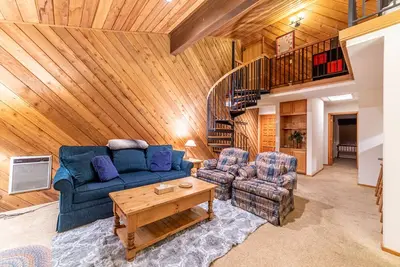 Image de Snowcreek 1+Loft Corner, Upstairs, Mtn Views & Wifi, Apple Tv
