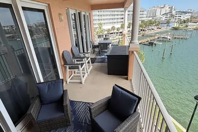 Image de 400 Harborview 3 bedroom condo heart of Clearwater Beach beautiful views of Clearwater Bay