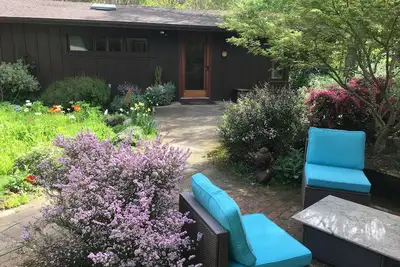 Image de Beautiful Sunny Forested Getaway - Garden, Hot Tub, Green In Every Direction