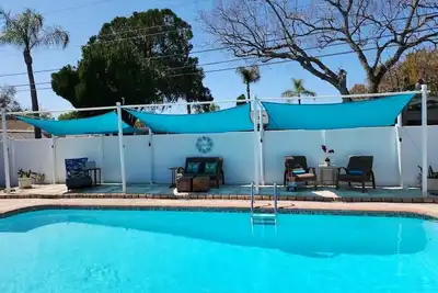 Image de Private heated salt water Pool- Minutes from everything St. Pete has to offer!