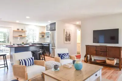 Image de Fully Updated Home w/ Great Outdoor Space!