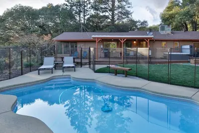 Image de Pool, Hot Tub, Privacy, Newly Remodeled, Centrally Located!
