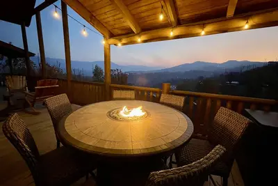 Image de New Cabin! Mountain Views, Huge Decks, Awesome Game Room And Fire Pit! !