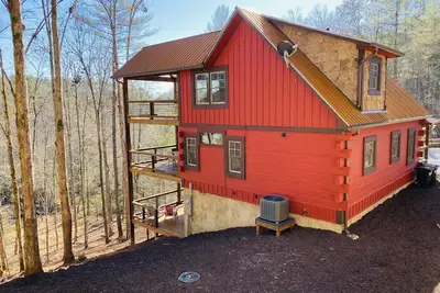 Image de Twin Creeks Dream ~ Creek Front Modern Luxury ~ Playground, Hot tub, Fire pit!