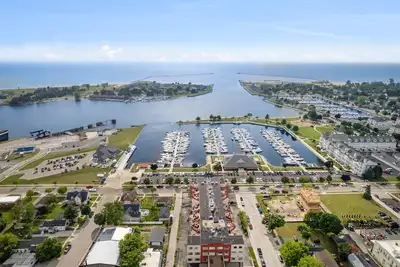 Image de Luxurious Ludington Condo