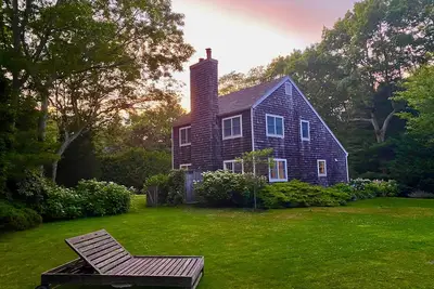 Image de Stylish Saltbox with Pool