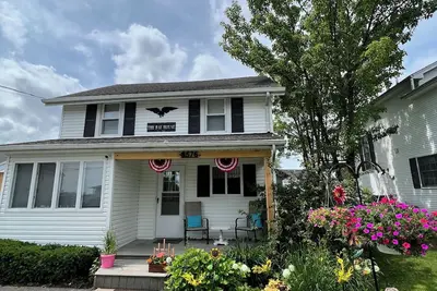 Image de Waterfront Year round cottage, Ice fishing, Snowmobile trails nearby! !
